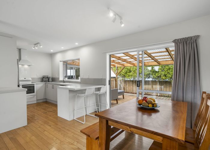  at 24 Glengarry Road, Glen Eden, Auckland