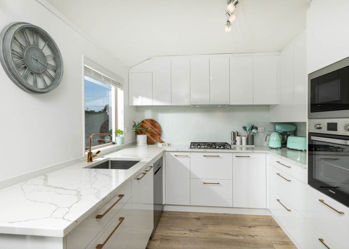  at 16 Breenagh Place, Massey, Auckland