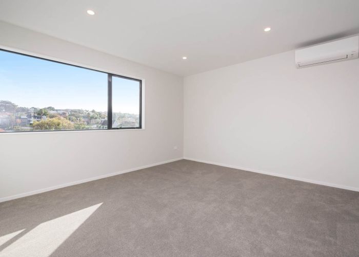  at 8/15 Thornton Road, Milford, North Shore City, Auckland