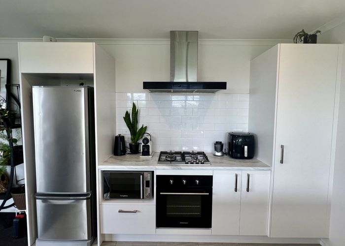  at 1/221 Baverstock Road, Grandview Heights, Hamilton, Waikato