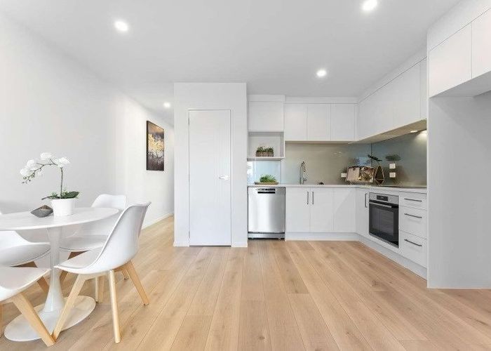  at 4/67 Royal View Road, Te Atatu South, Waitakere City, Auckland