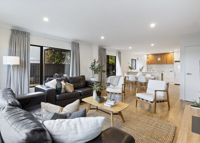  at 8A Carrs Place, Ellerslie, Auckland