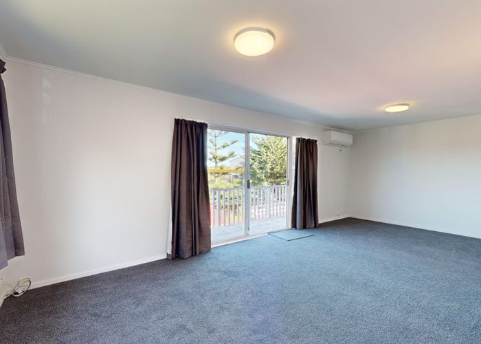  at 21 Akaroa Drive, Maupuia, Wellington