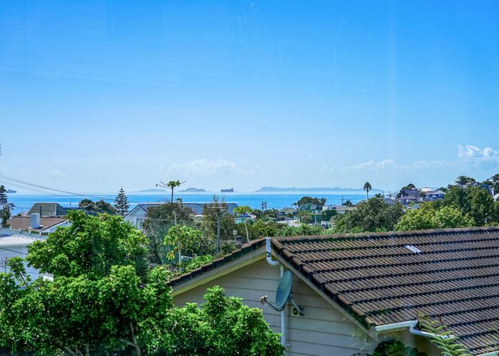  at 15a Korotaha Terrace, Rothesay Bay, North Shore City, Auckland