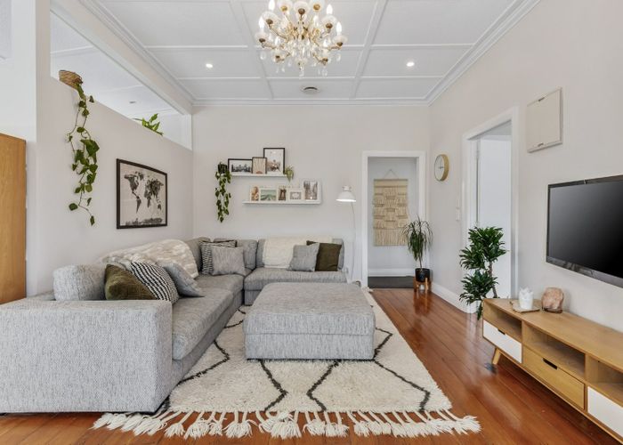  at 2/221 Onewa Road, Birkenhead, North Shore City, Auckland