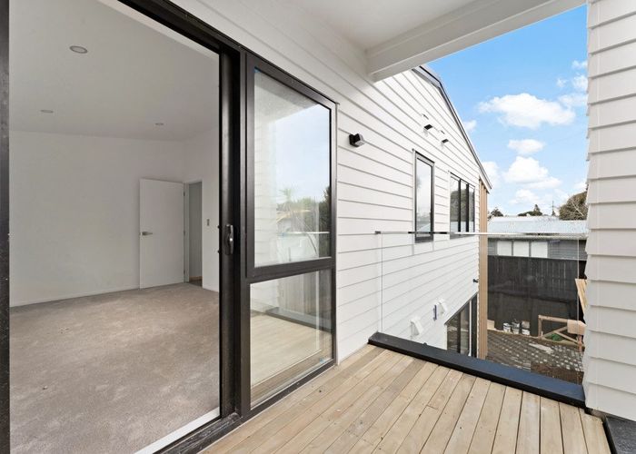  at 6/122 Archibald Road, Kelston, Auckland