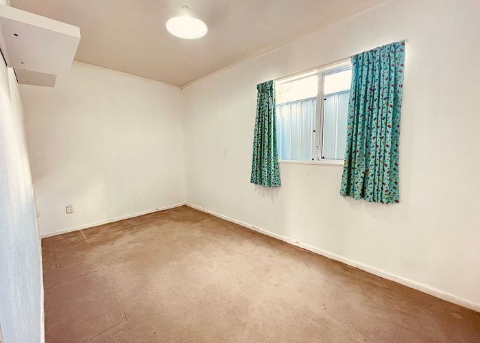  at 24 Eastdale Road, Avondale, Auckland