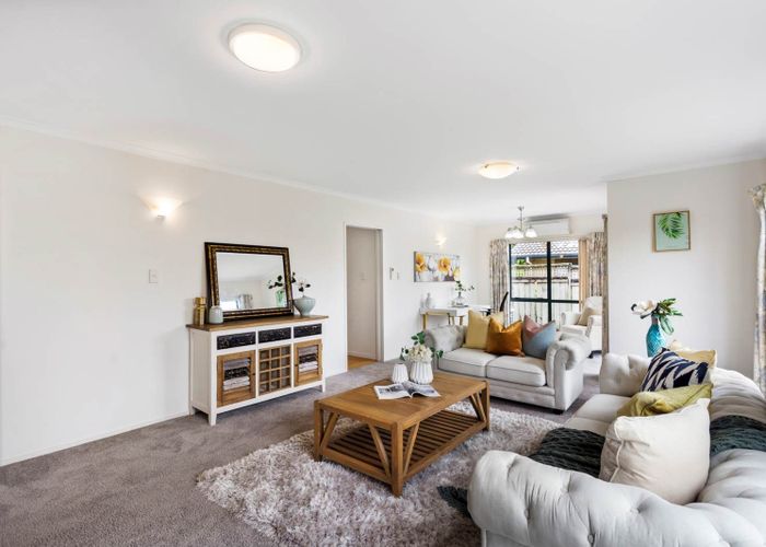  at 11 Rutgers Place, Albany, Auckland