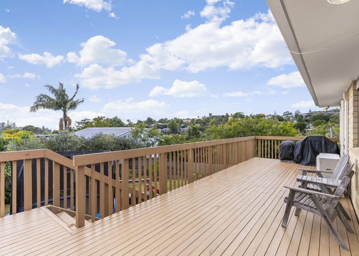  at 2/6 Charmaine Road, Torbay, Auckland