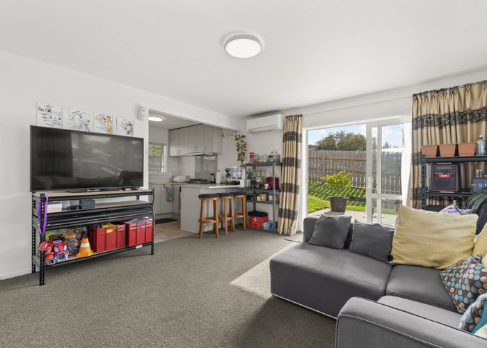  at 1/9 Windy Ridge Road, Glenfield, Auckland