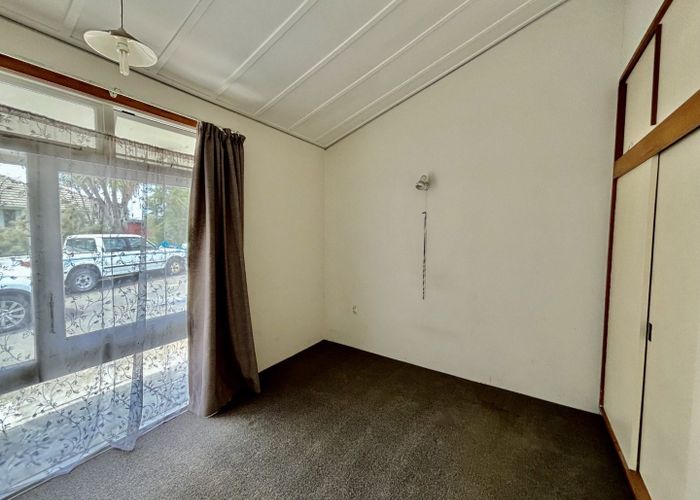  at 2/12 McFaddens Road, St. Albans, Christchurch City, Canterbury