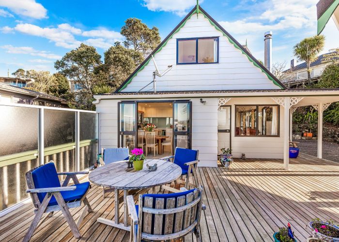  at 2/2 Elizabeth Place, Mairangi Bay, Auckland