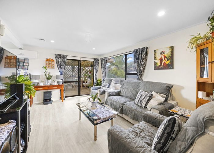  at 1/76 Luanda Drive, Ranui, Waitakere City, Auckland