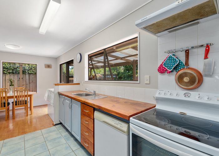  at 2 William Hadlow Place, Hatfields Beach, Orewa