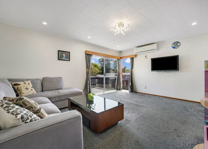  at 14B Pipitea Place, Massey, Auckland