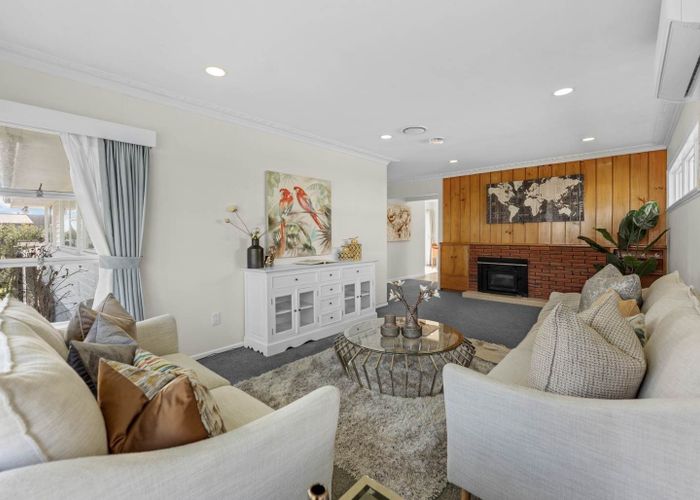  at 11 Pine Terrace, Howick, Auckland