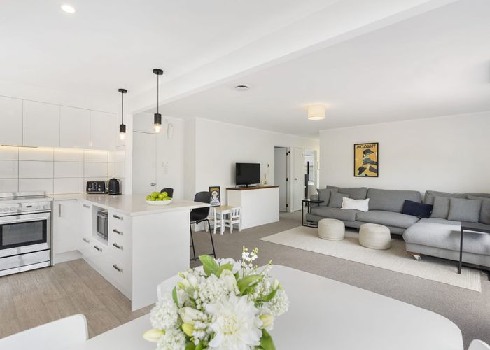  at 2/42 Eaglehurst Road, Ellerslie, Auckland
