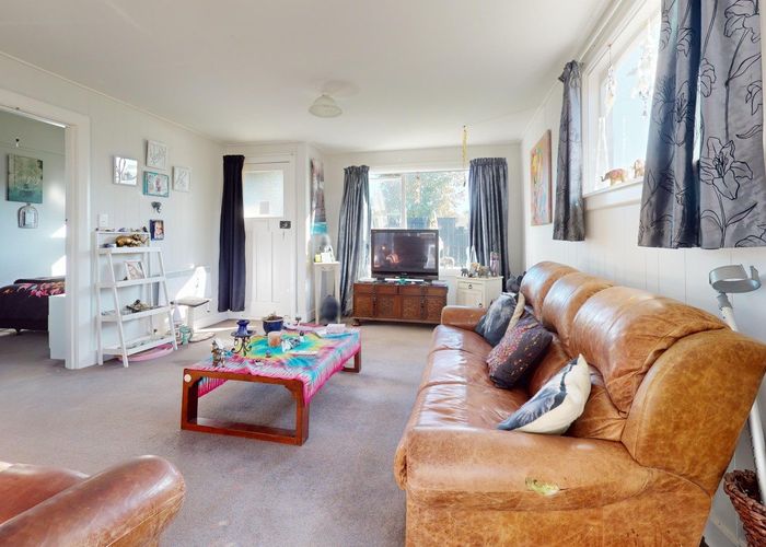  at 28 Oxford Street, Hampstead, Ashburton