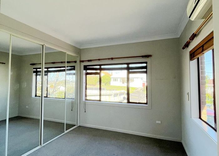  at 8 Herd Road, Hillsborough, Auckland