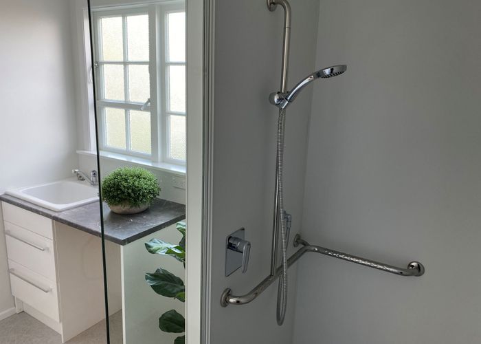  at Flat 6/95 Whites Line East, Waiwhetu, Lower Hutt, Wellington