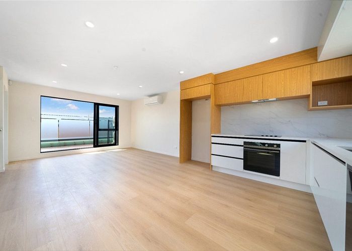  at 1/16 Hewlett road, Massey, Waitakere City, Auckland