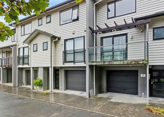  at 6 Peony Mews, Oteha, Auckland