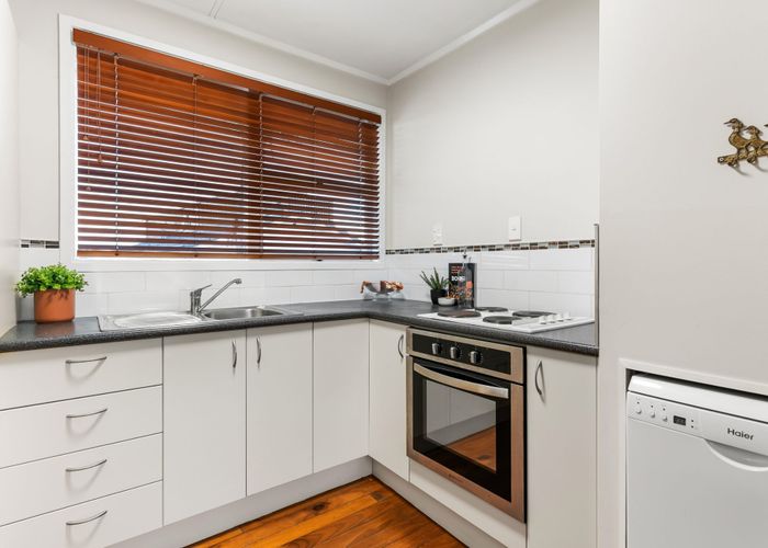  at 2/25 Margaret Place, Milford, North Shore City, Auckland