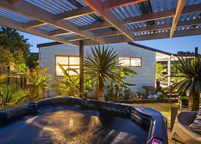  at 2 Island View Terrace, Waikanae Beach, Waikanae