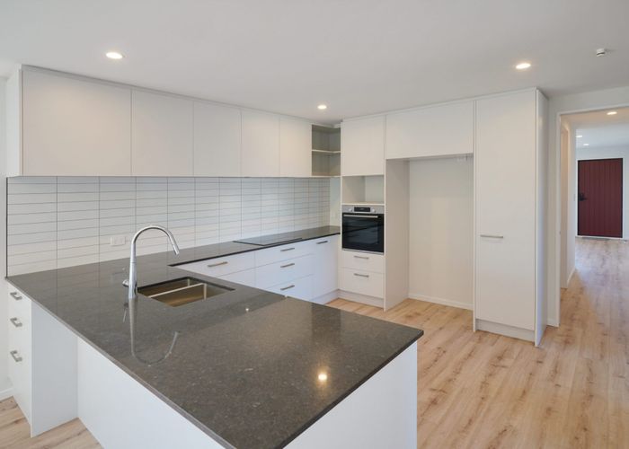  at 18 Foster Place, Mount Pisa