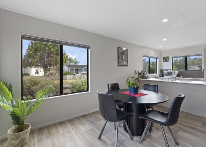  at 25 Rosewood Place, Paraparaumu