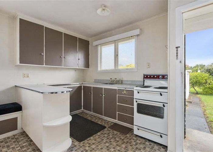  at 136 Rathgar Rd, Henderson, Waitakere City, Auckland