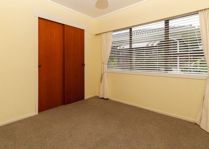  at 2/4 Bishop St, Green Bay, Waitakere City, Auckland