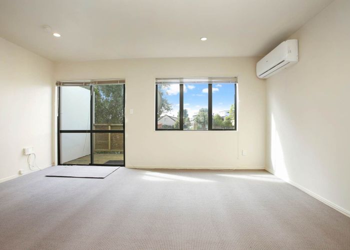  at 5/12 Ambrico Place, New Lynn, Waitakere City, Auckland