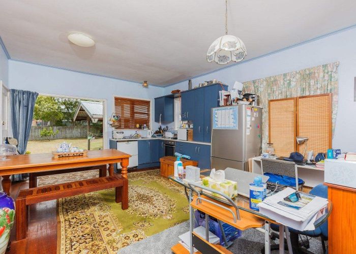  at 36 Haverstock Road, Sandringham, Auckland
