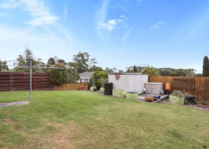  at 3 Caledonian Place, Blockhouse Bay, Auckland