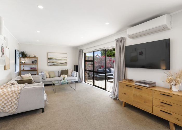  at 3/9 Billabong Place, Botany Downs, Auckland