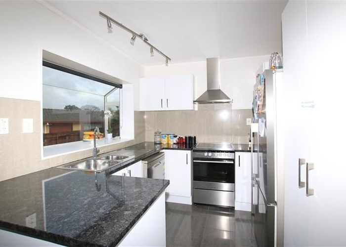  at 28 Lynwood Road, New Lynn, Waitakere City, Auckland