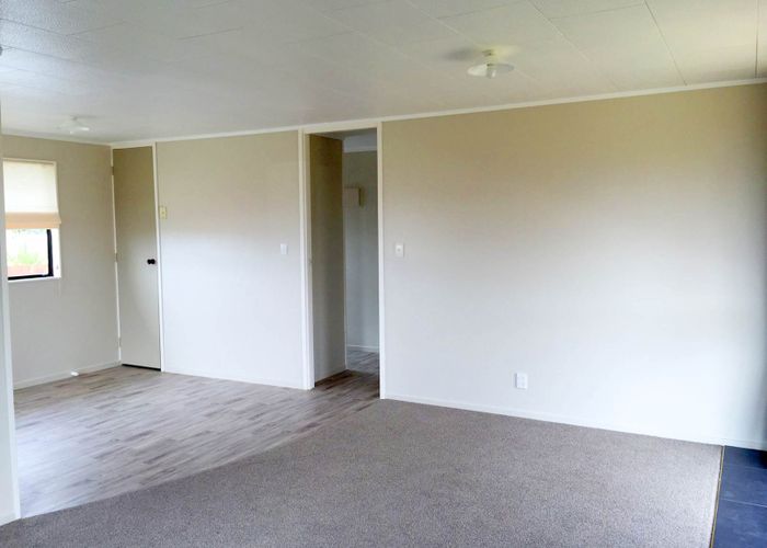  at 2/16 Secretariat Place, Randwick Park, Auckland