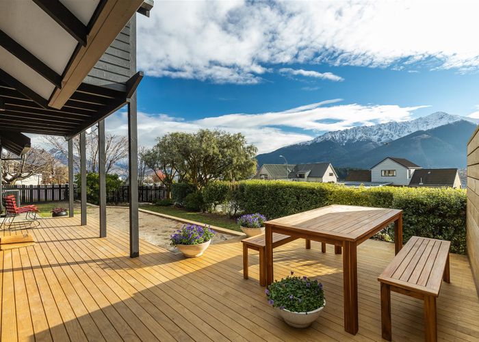  at 15 Oregon Drive, Kelvin Heights, Queenstown