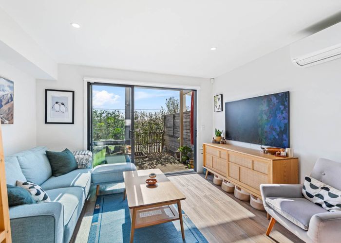  at 8/35 Garadice Road, Rothesay Bay, North Shore City, Auckland