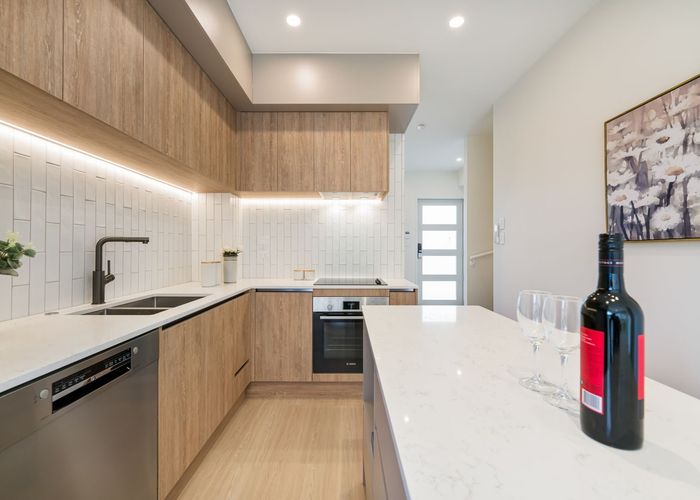  at 3/6 Law street, Torbay, North Shore City, Auckland