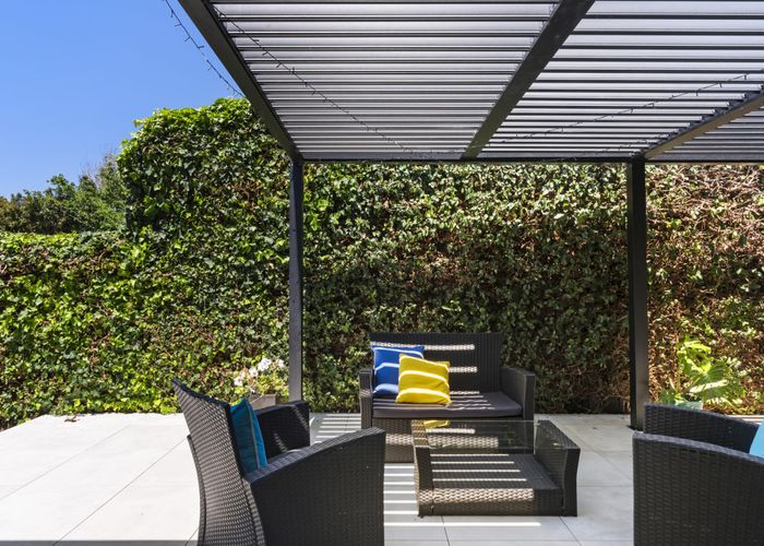  at 2/16 Imogene Way, Half Moon Bay, Manukau City, Auckland