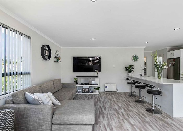  at 6 Glastron Place, Bayview, Auckland