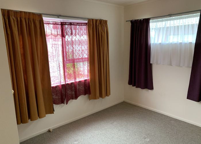  at 2/82 Roberts Road, Te Atatu South, Waitakere City, Auckland