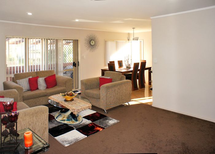  at 4/10 Lowburn Place, Flat Bush, Manukau City, Auckland