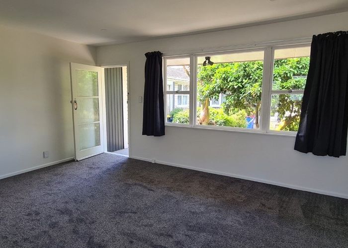  at 4/215 Swanson Road, Henderson, Auckland