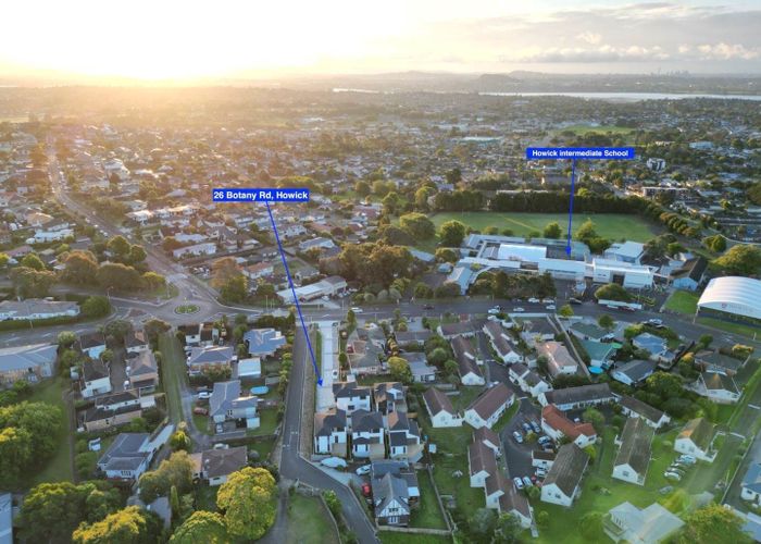  at 4/26 Botany Road, Howick, Manukau City, Auckland