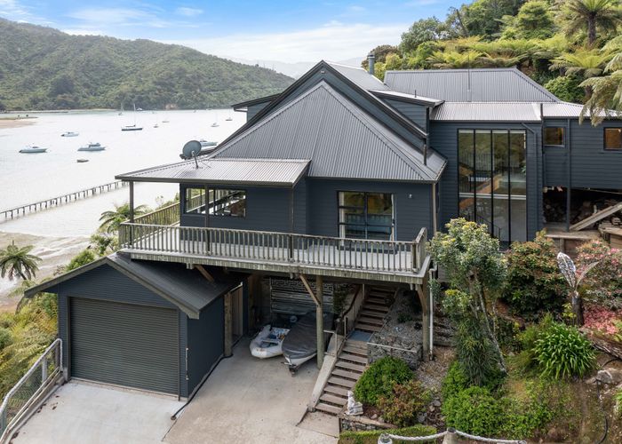 at 2389 Queen Charlotte Drive, Ngākuta Bay, Picton