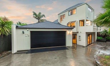  at 2/17 Lynton Road, Bucklands Beach, Auckland