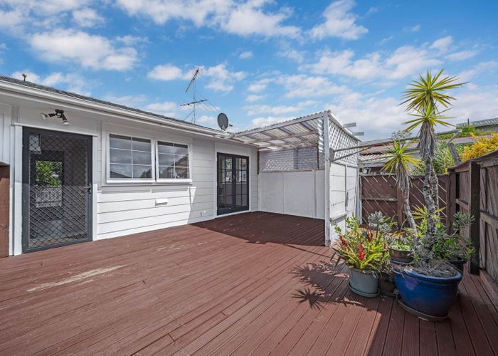  at 1/118 Sycamore Drive, Sunnynook, North Shore City, Auckland